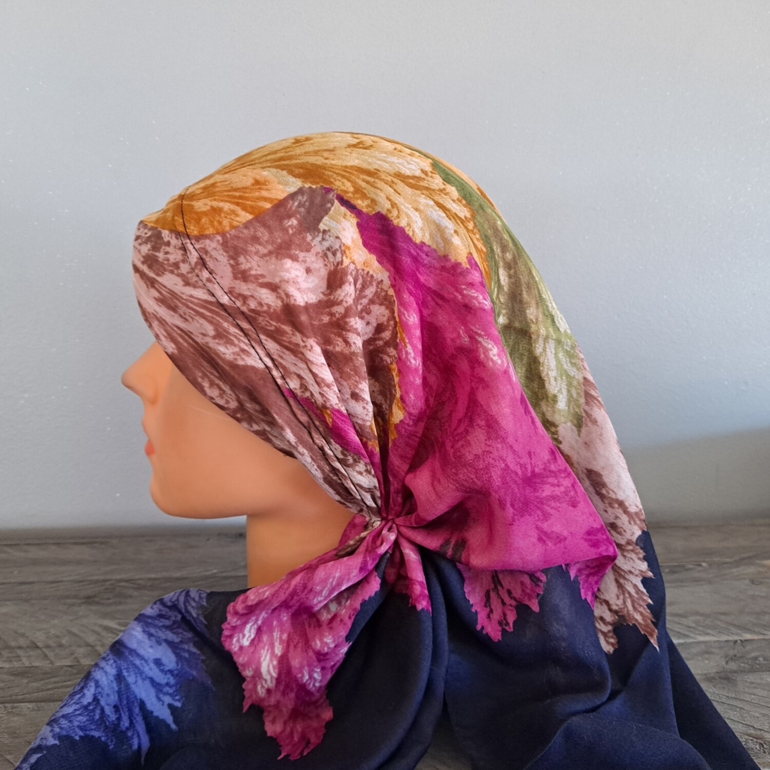 Navy long back pre-tied kerchief w/band sewn in