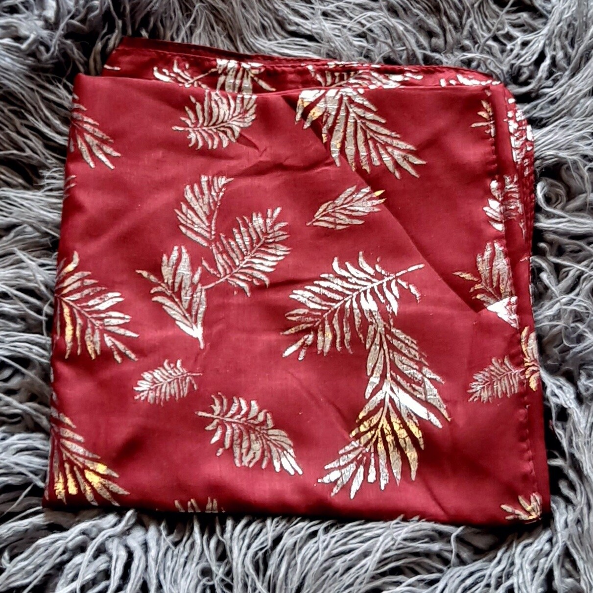 Maroon - silver metallic leaves pattern tichel