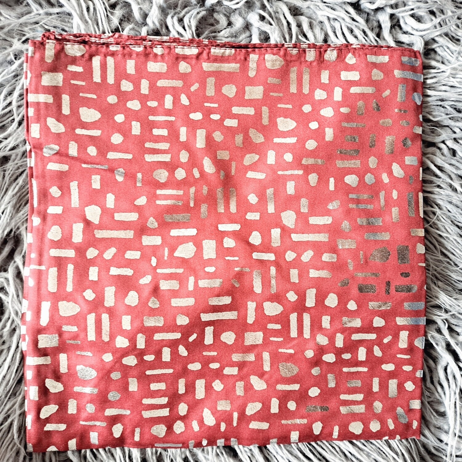 Maroon/silver metallic shapes patterned tichel