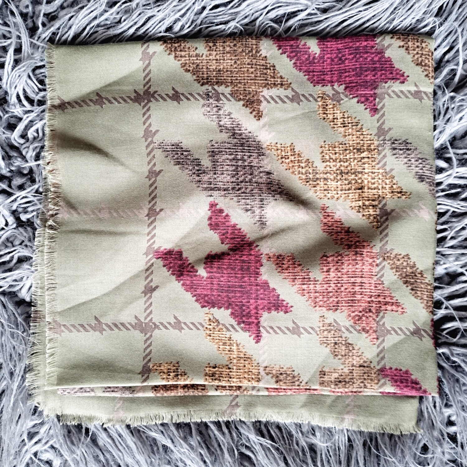 Olive houndstooth  - Turkish head scarve w/soft fringes