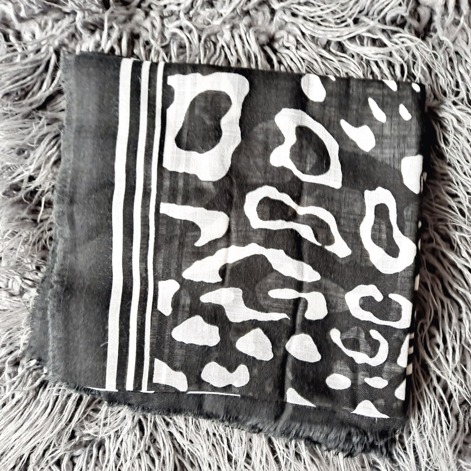 Black/white leopard - soft fringes tichel