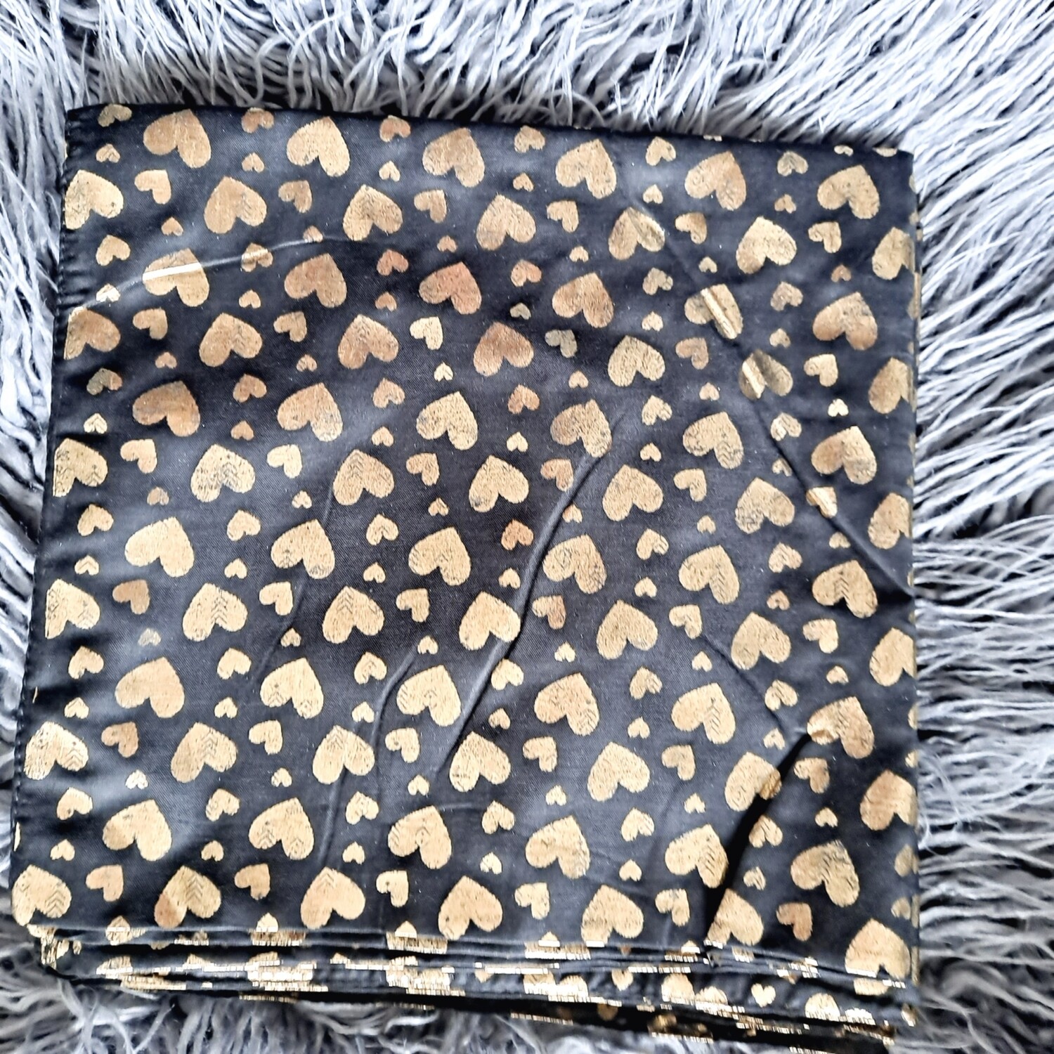 Black/gold metallic solid hearts tichel