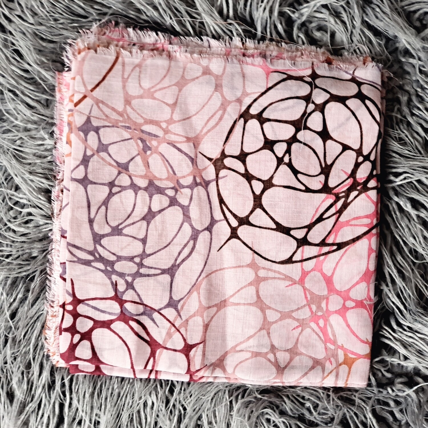Pink circle pattern - soft fringes tichel