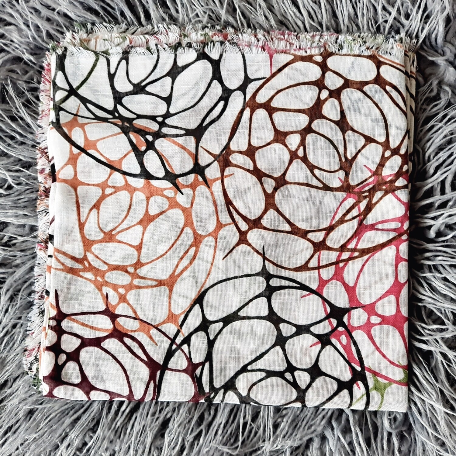 Off white circle pattern - soft fringes tichel