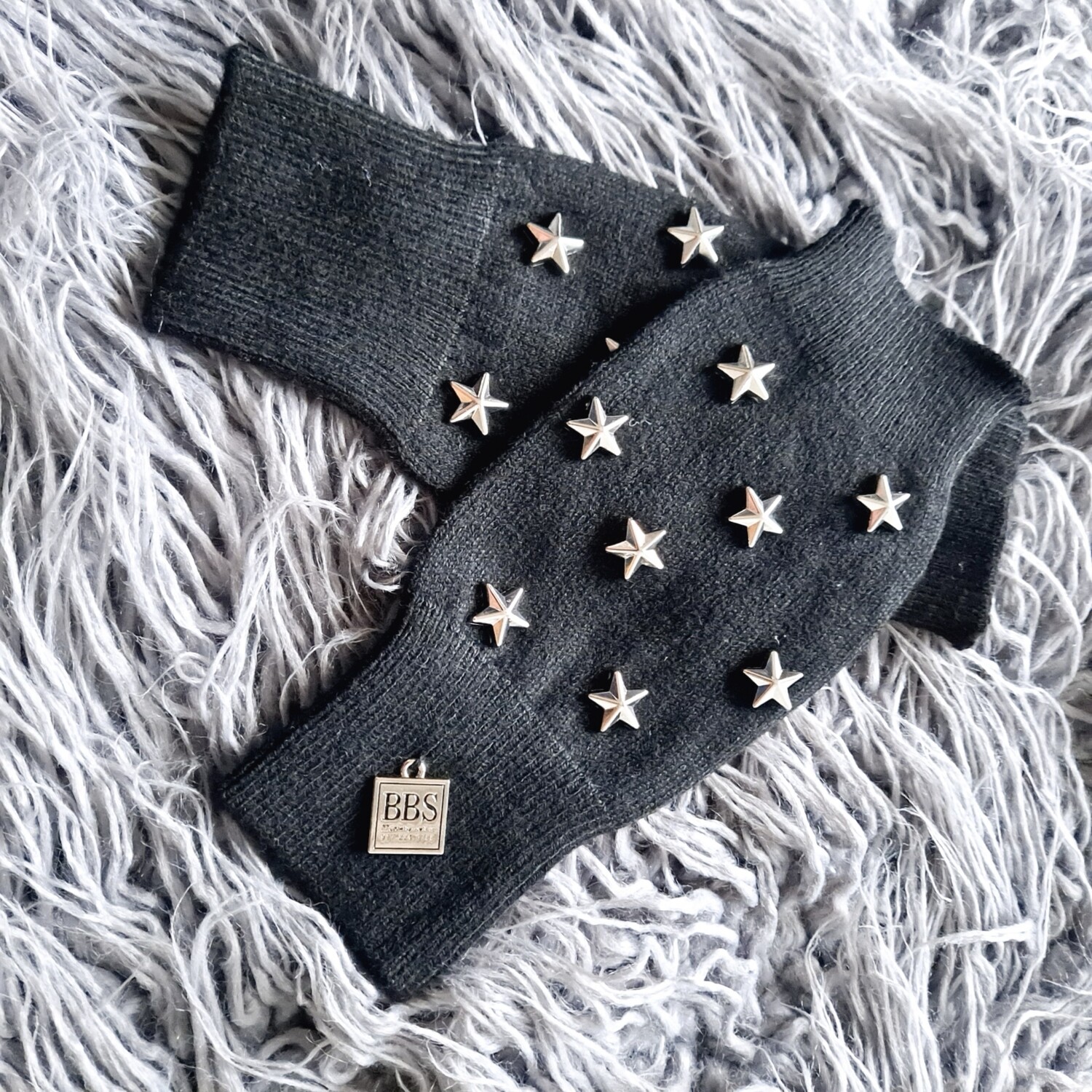 Thin fingerless gloves w/silver stars - black