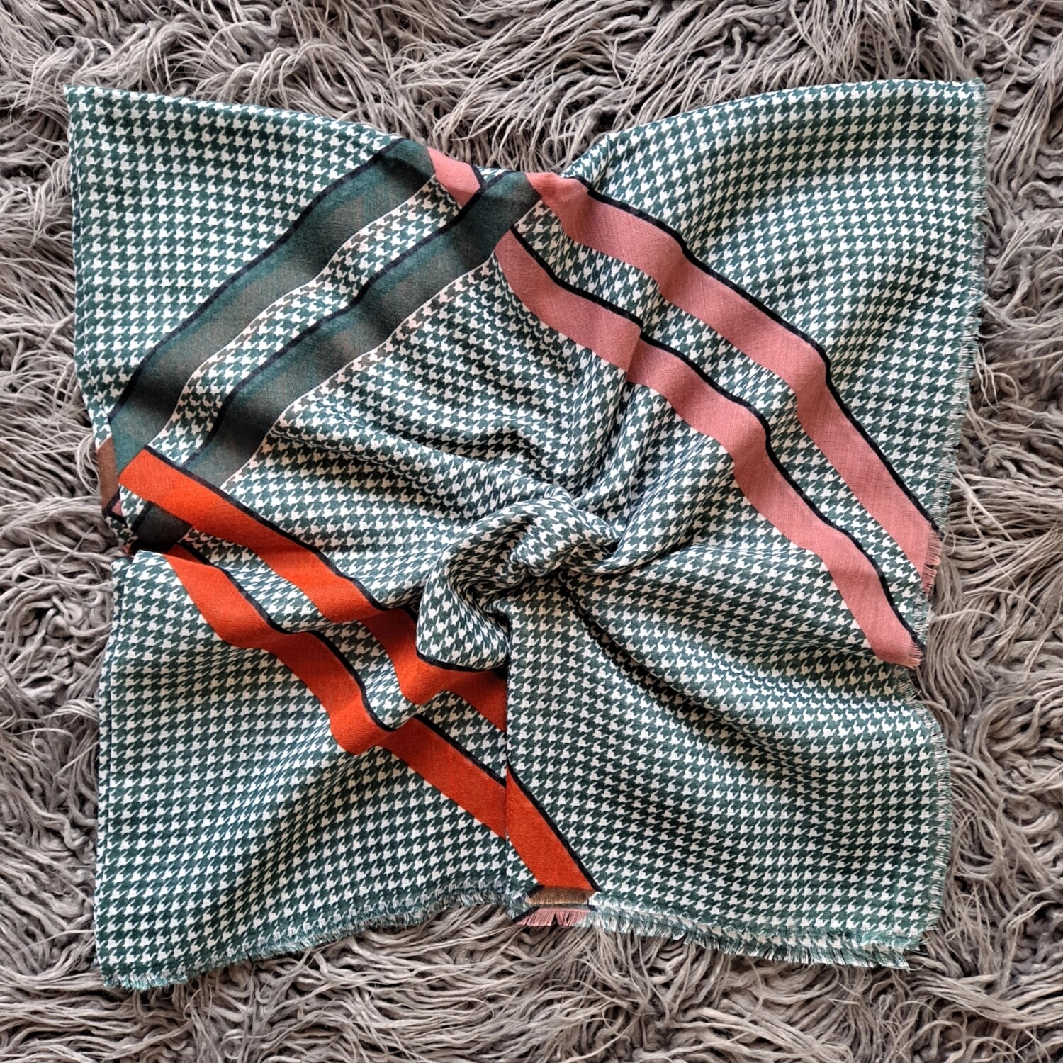 Green houndstooth - soft fringes tichel