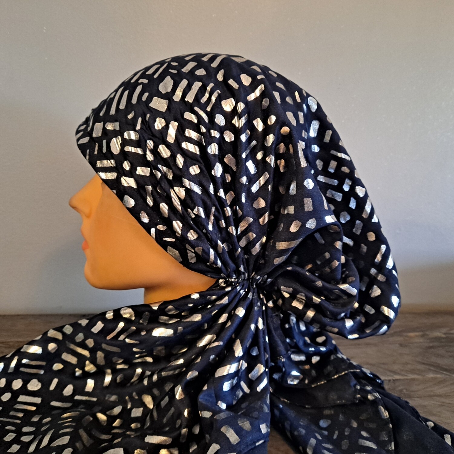Navy/silver shapes metallic patterned pretied tichel