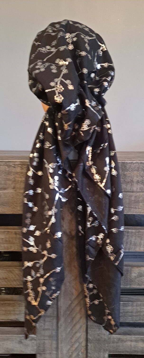 Black - silver berries metallic pretied tichel w/band sewn in (BBS)