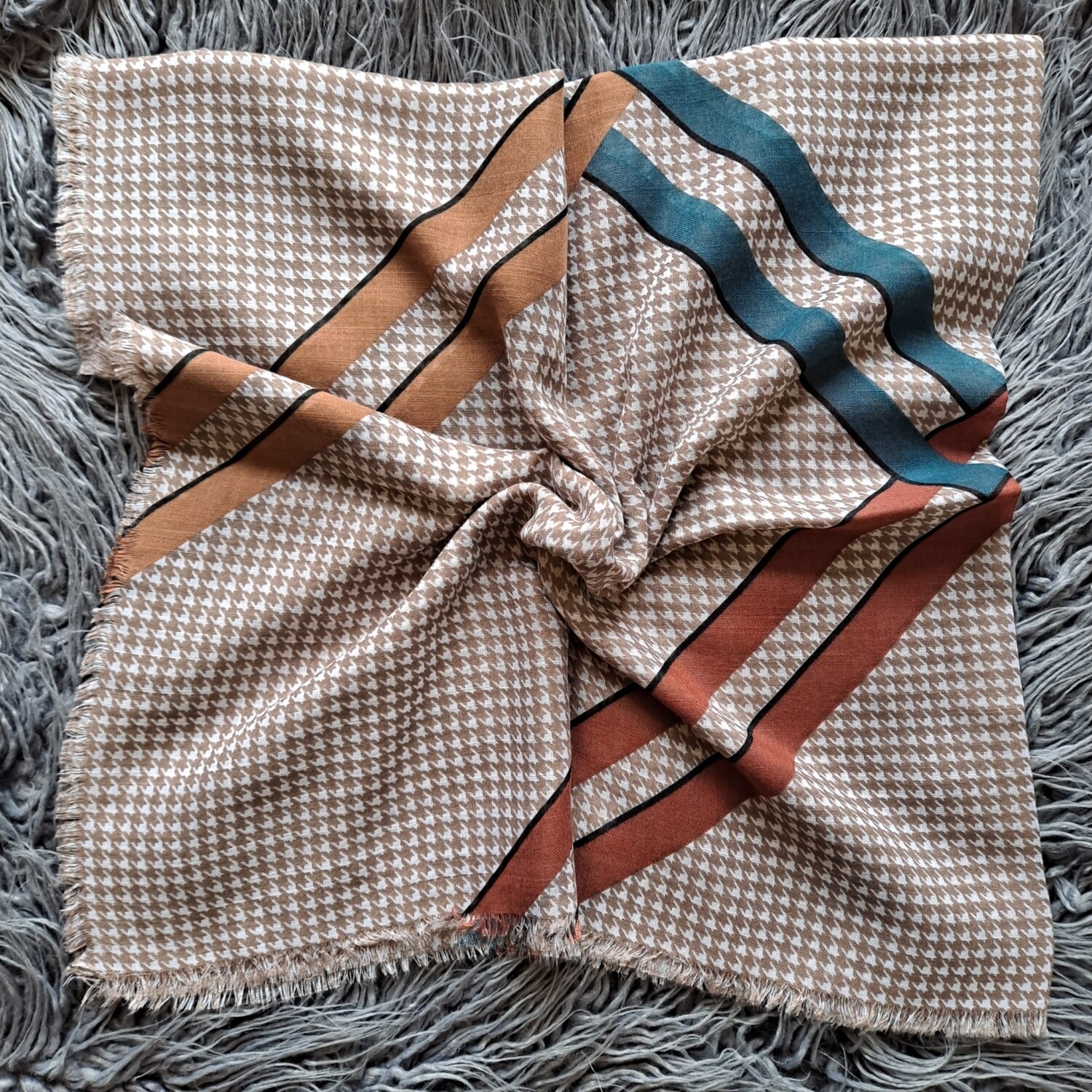 Tan houndstooth - soft fringes tichel