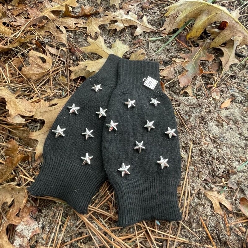 Thin fingerless gloves w/silver stars - black