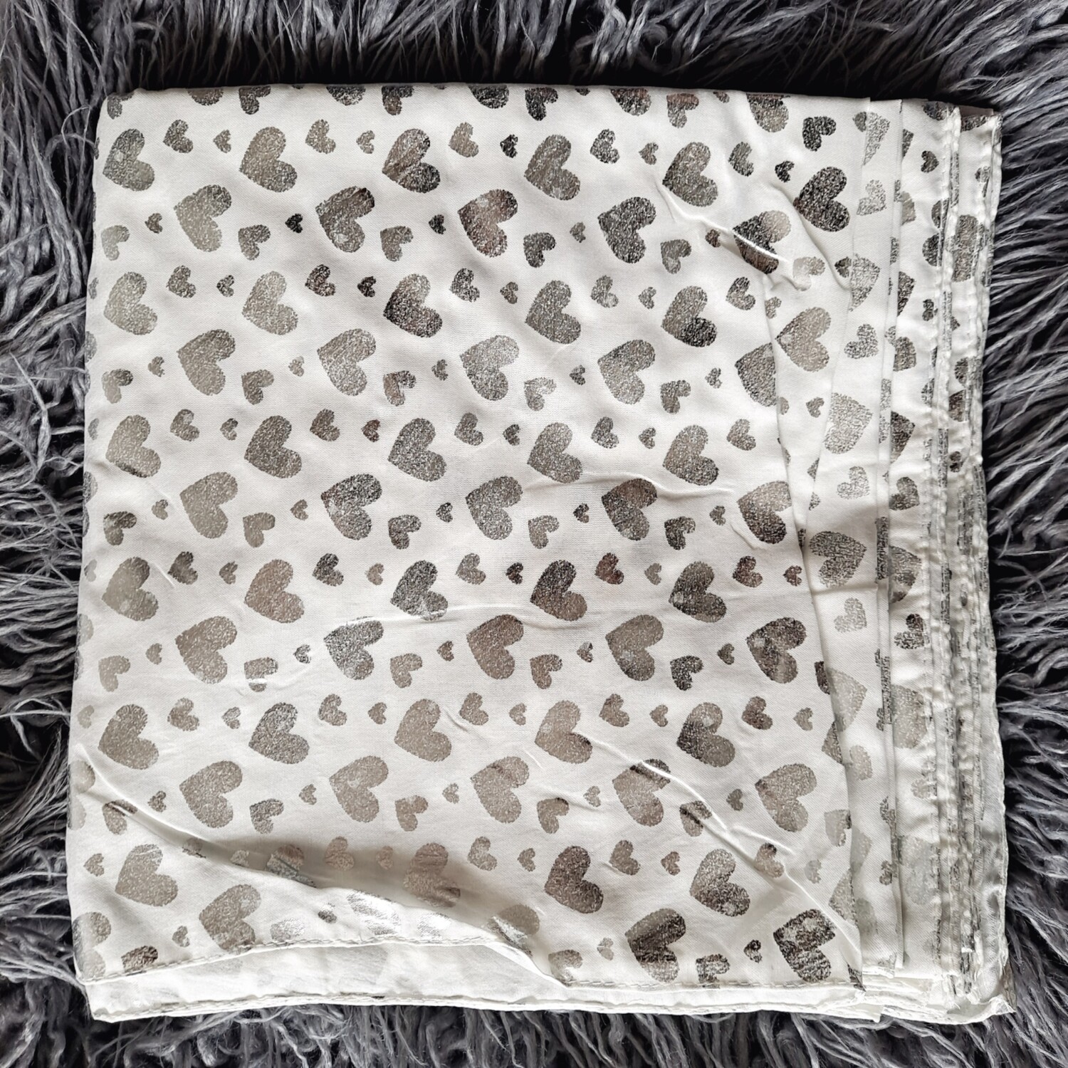 Off white/silver metallic solid hearts tichel