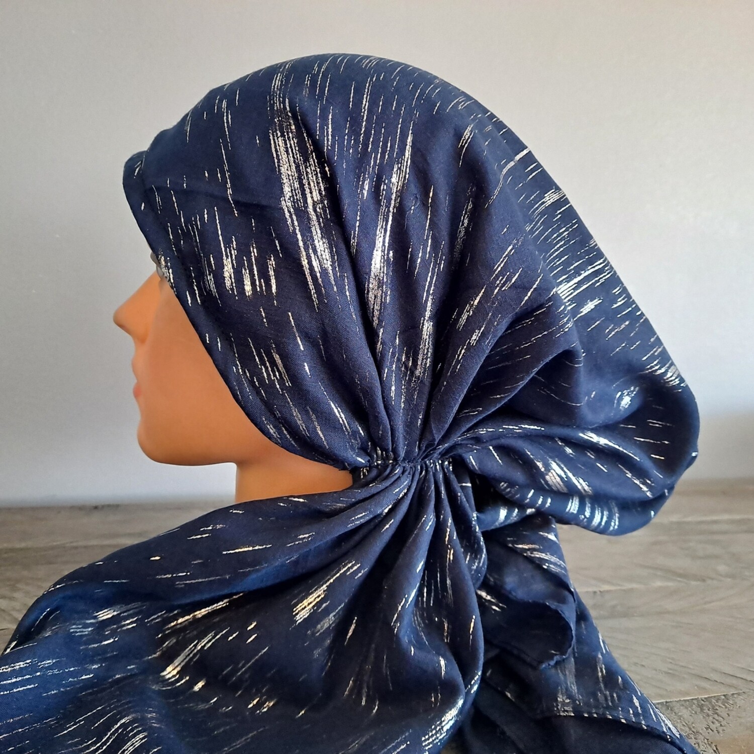 Navy/silver streaks pattern pre-tied tichel