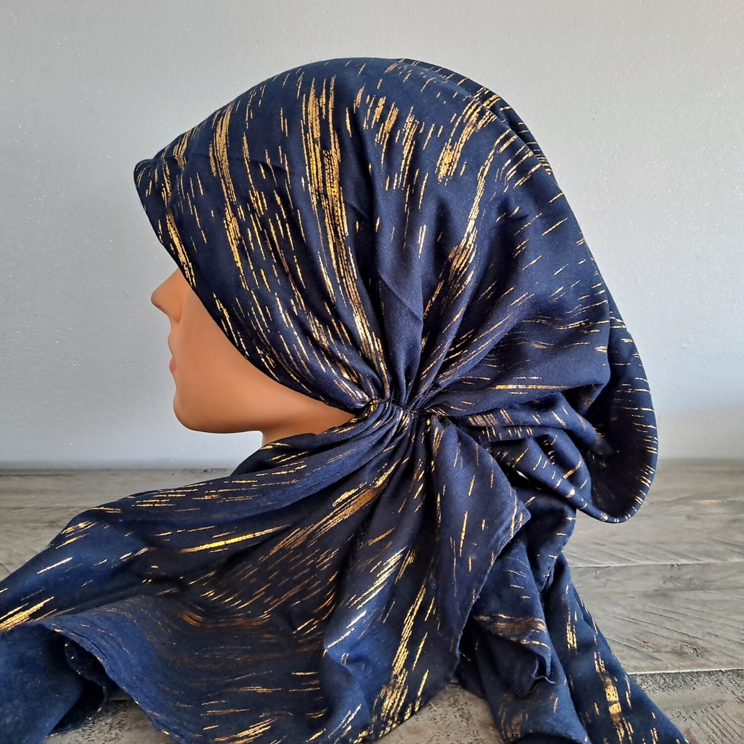 Navy/gold streaks pattern pre-tied tichel w/band sewn in (BBS)