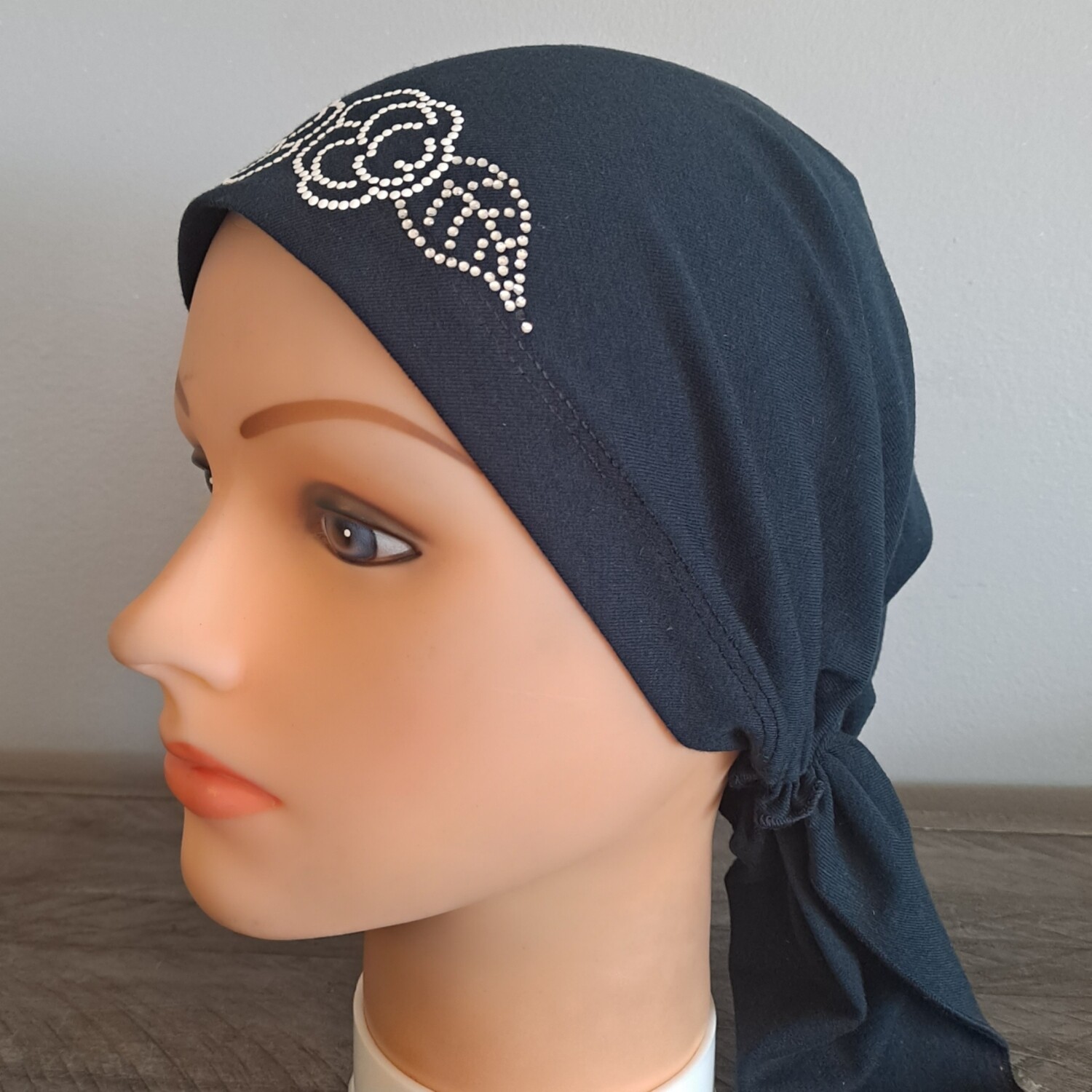 Navy pre tied tichel with applique