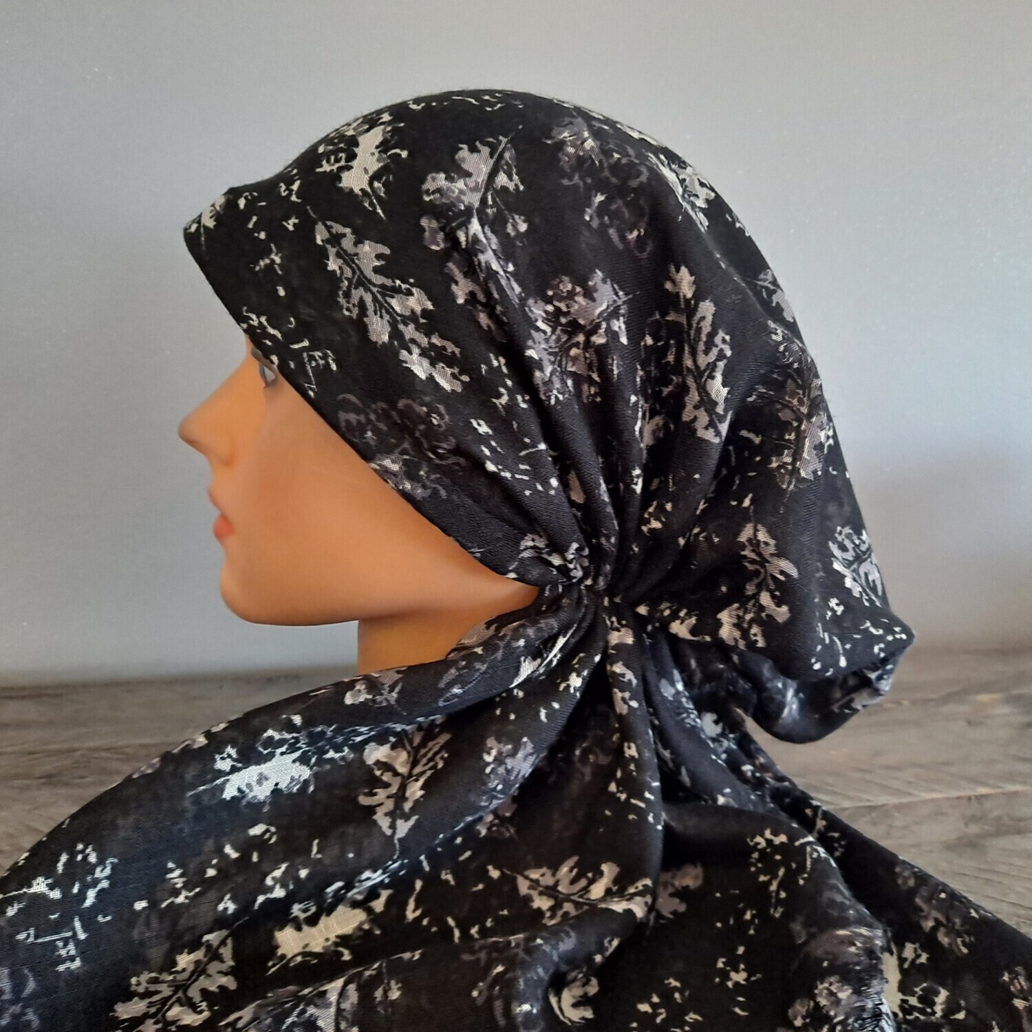 Black/white pretty leaves  - soft fringes pretied tichel w/band sewn in (BBS)