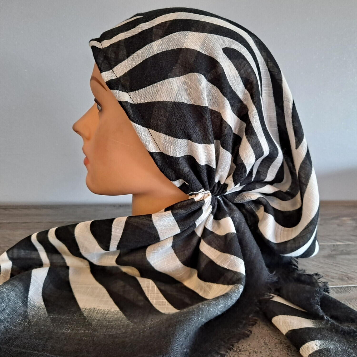 Black/white stripy  - soft fringes pretied tichel w/band sewn in (BBS)