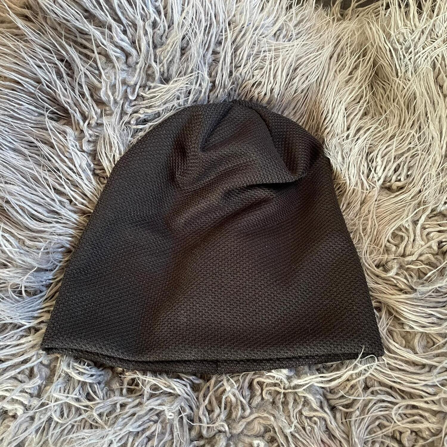 Textured waffled beanie - black