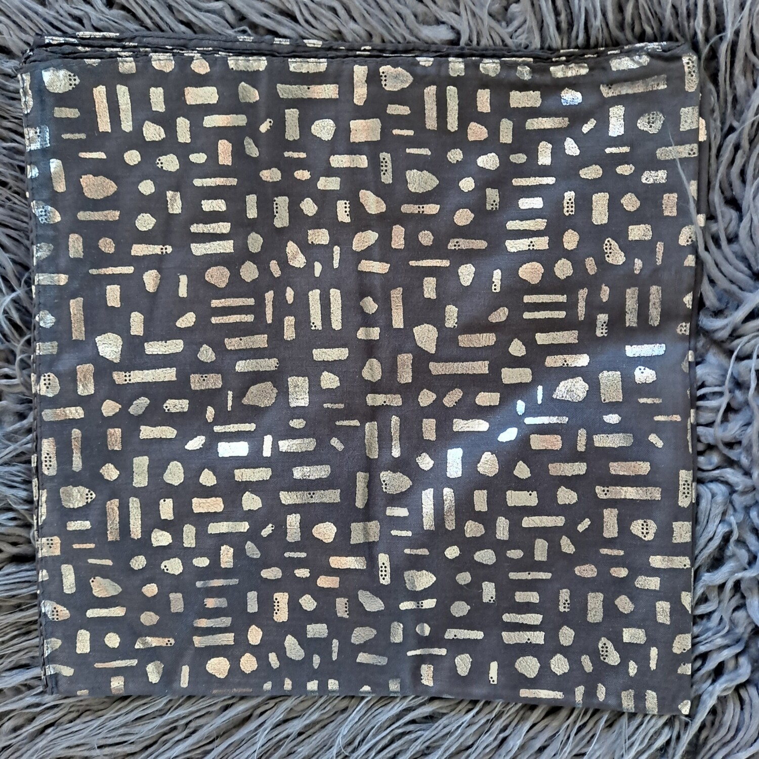 Gray/ silver metallic shapes patterned tichel