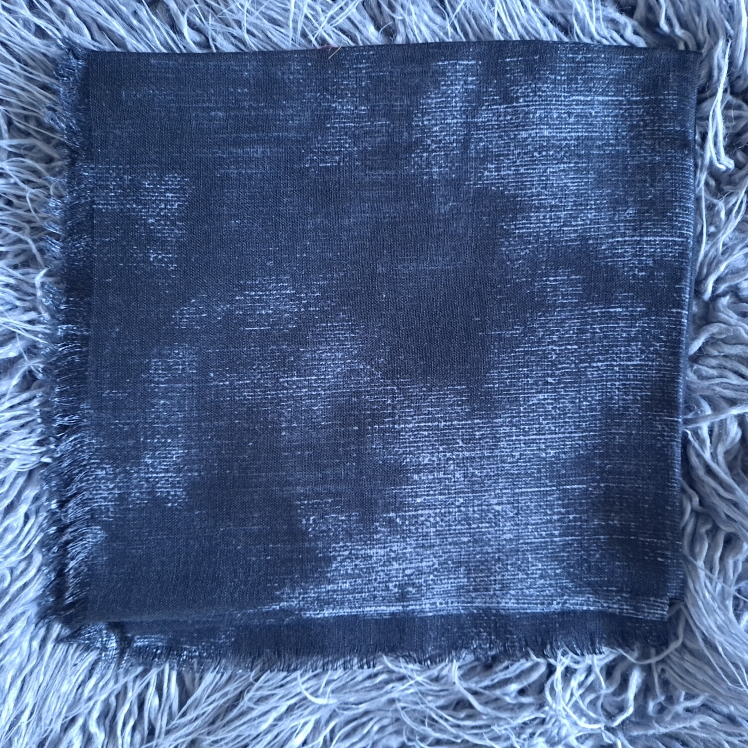 Black/white tie dyed fringed tichel