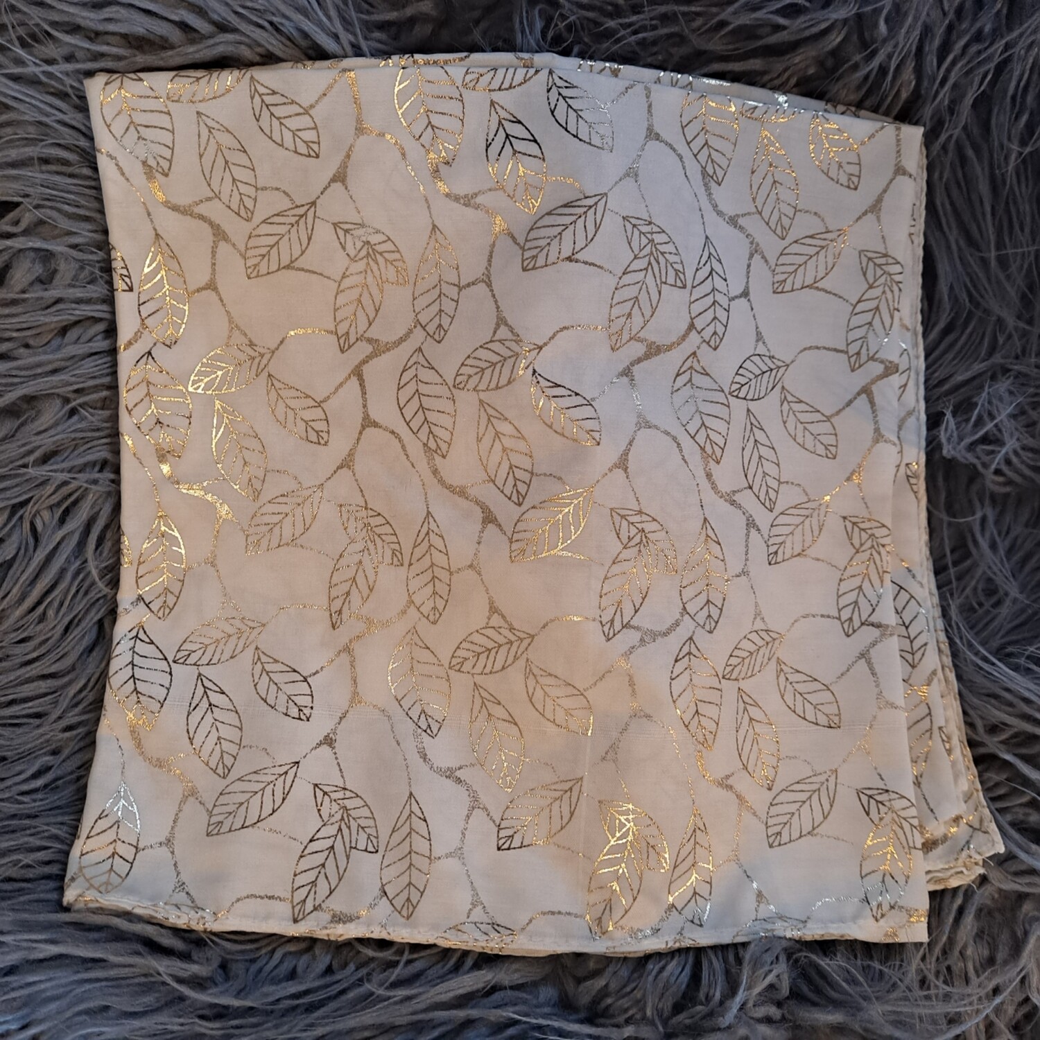 White/gold metallic small leaves patterned tichel