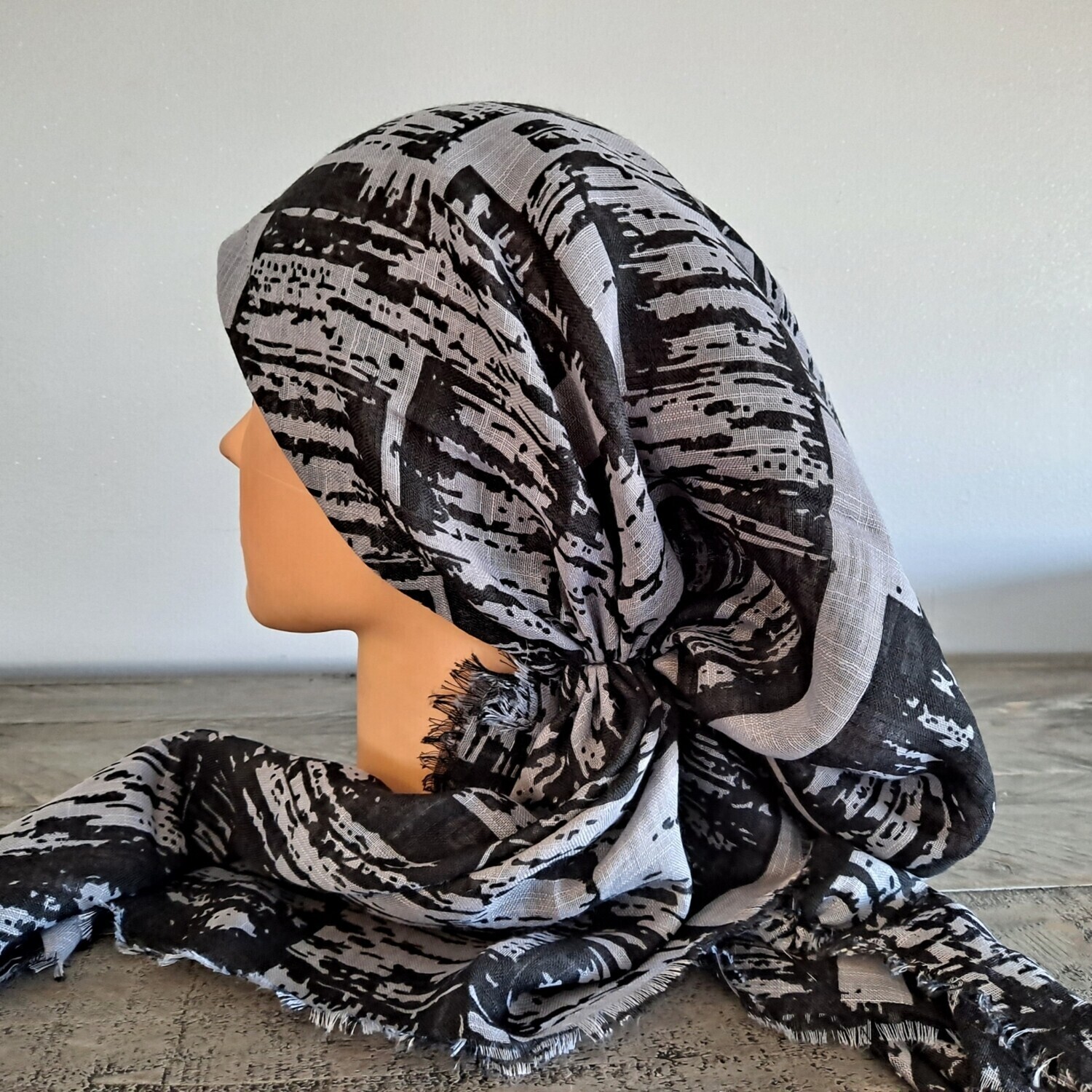 Black/gray patterned soft fringes pretied tichel w/band sewn in (BBS)