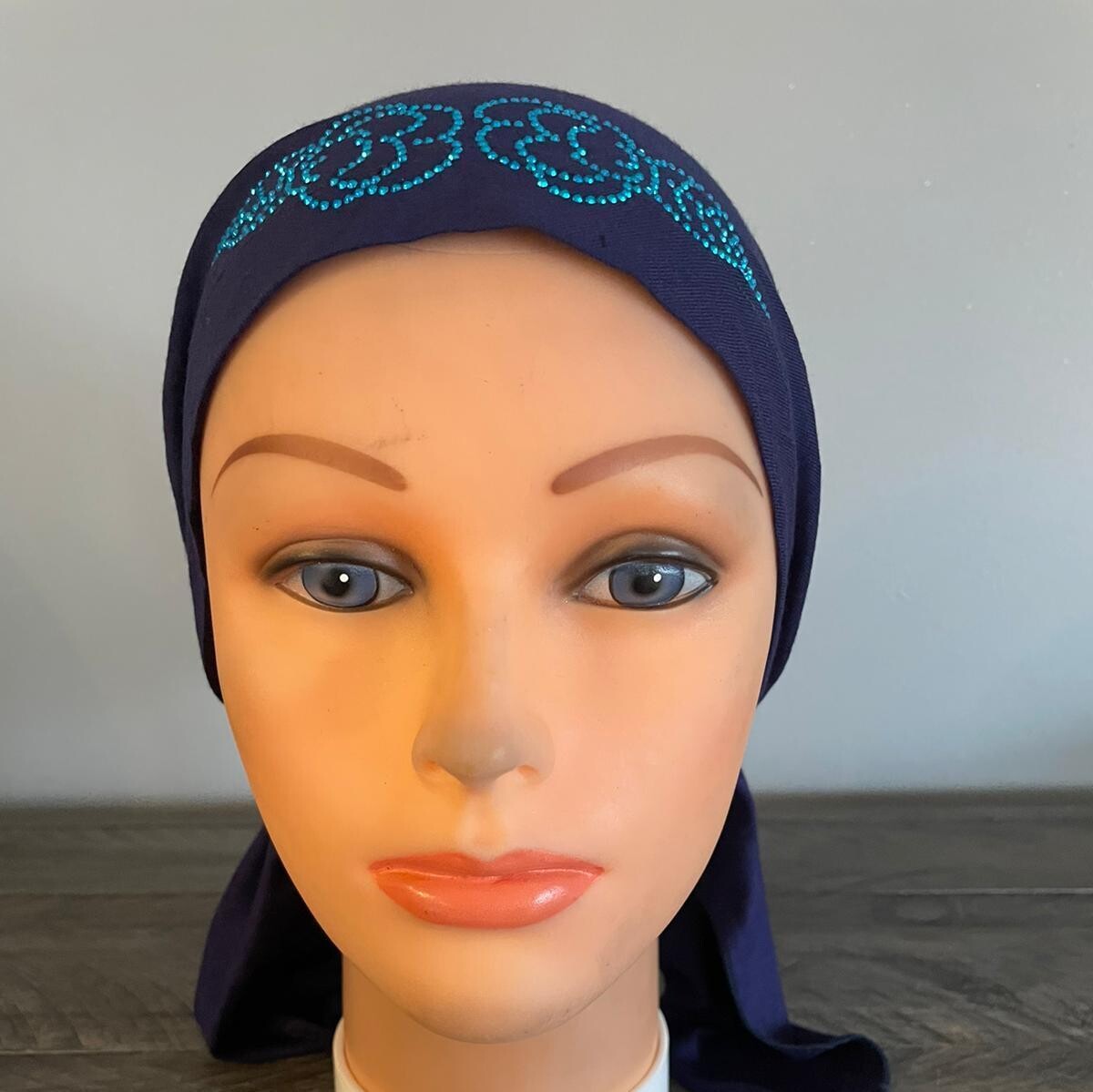 Navy pre tied tichel with applique
