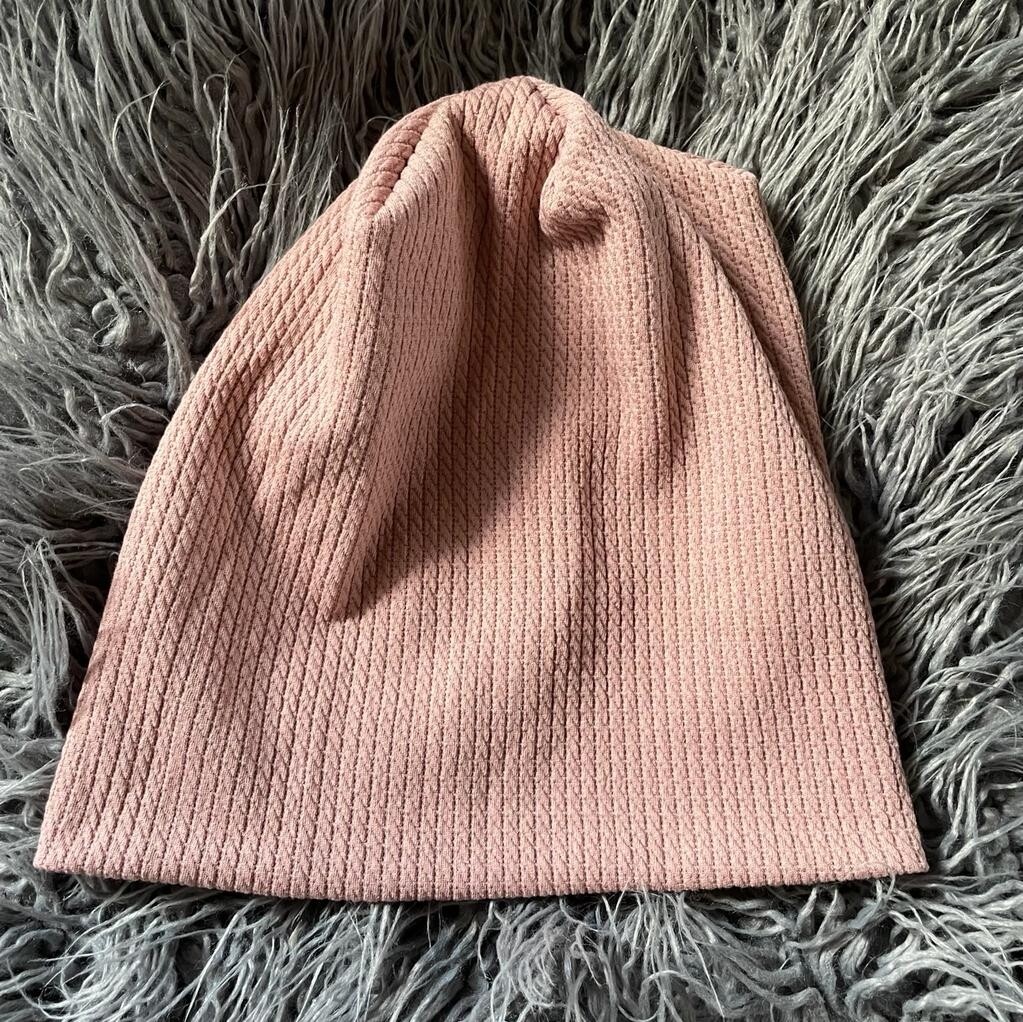 Blush/mauve fine cable ribbed beanie
