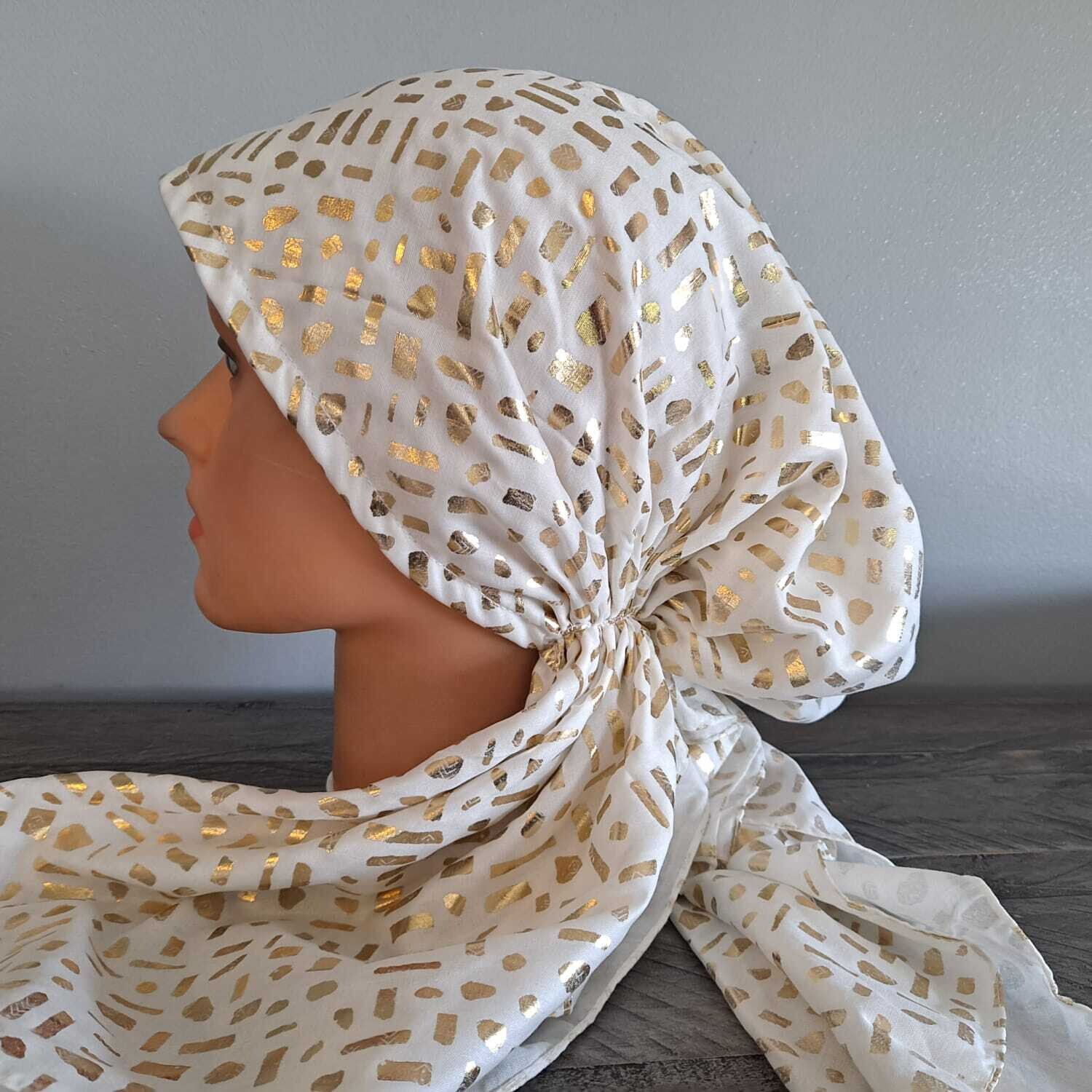 Off white/gold shapes metallic patterned pretied tichel w/band sewn in (BBS)