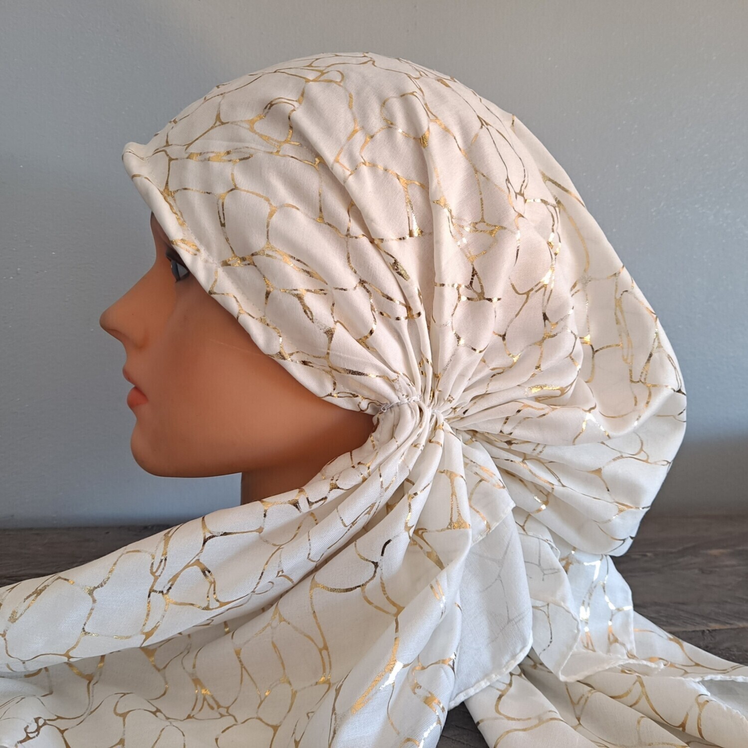 Soft white/gold patterned metallic pretied tichel 