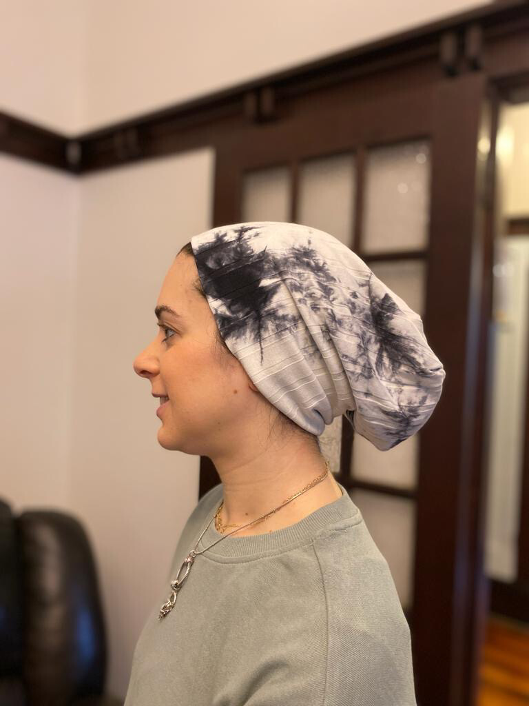 Black tie dyed wide ribbed beanie