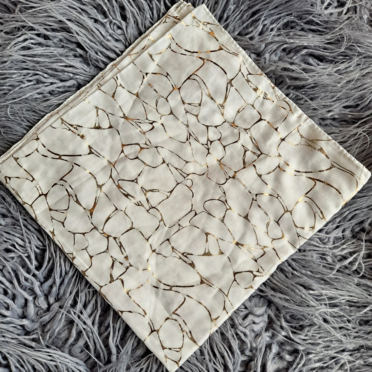Soft white - gold metallic pattern tichel