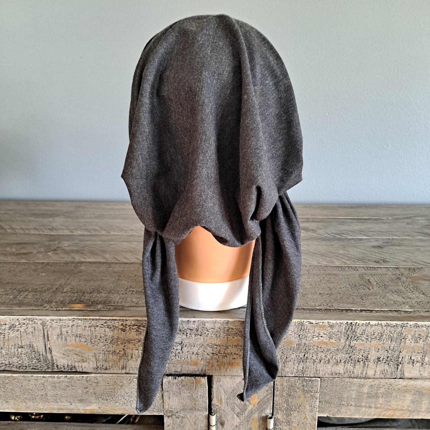 Charcoal pre tied tichel w/black applique