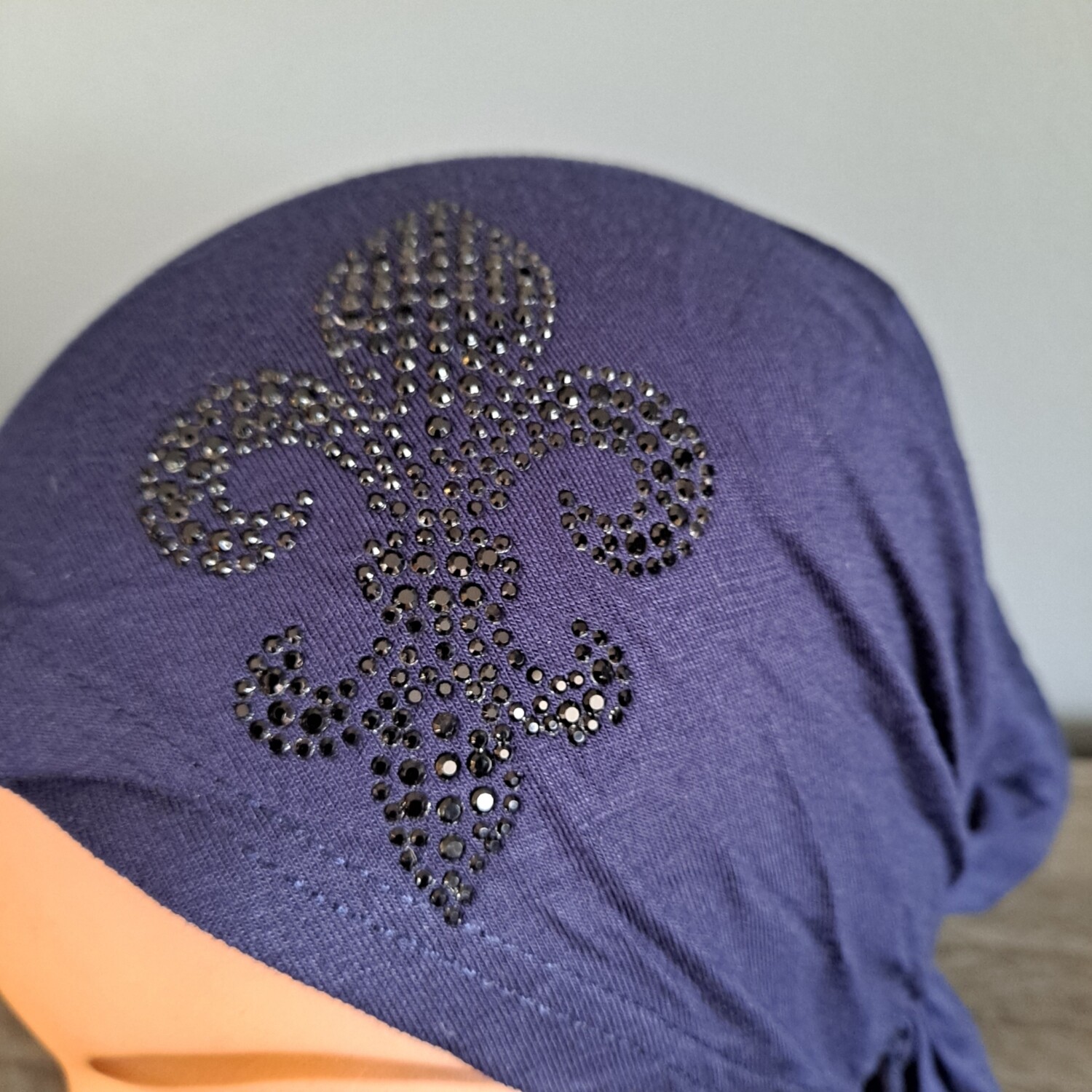 Navy paper thin pre tied tichel w/black applique