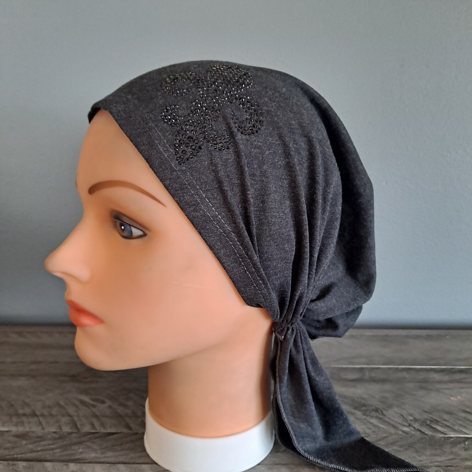 Charcoal pre tied tichel w/black applique