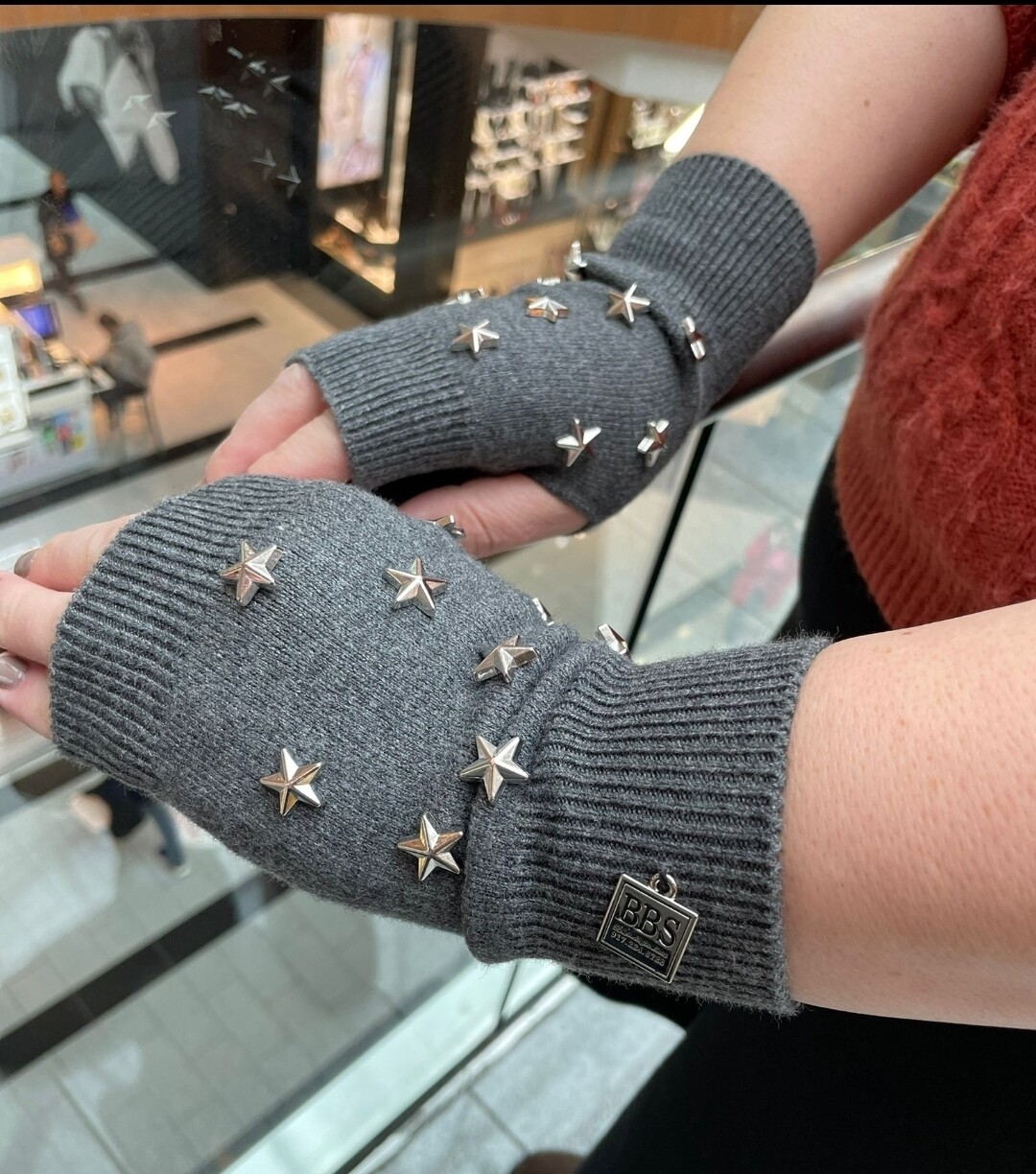 Thin fingerless gloves w/silver stars - dark gray