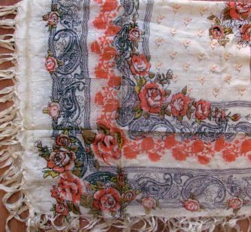 Delicate tichel with orange flowers