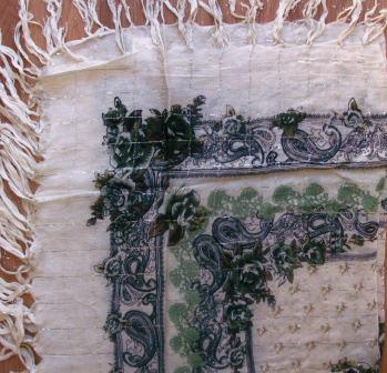 Delicate tichel with green flowers