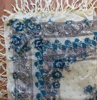 Delicate tichel with blue flowers