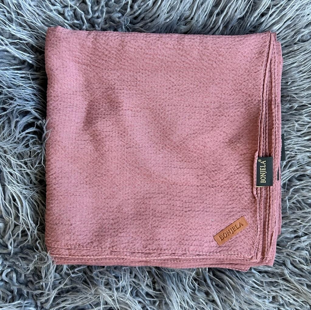 Mauve textured solid tichel