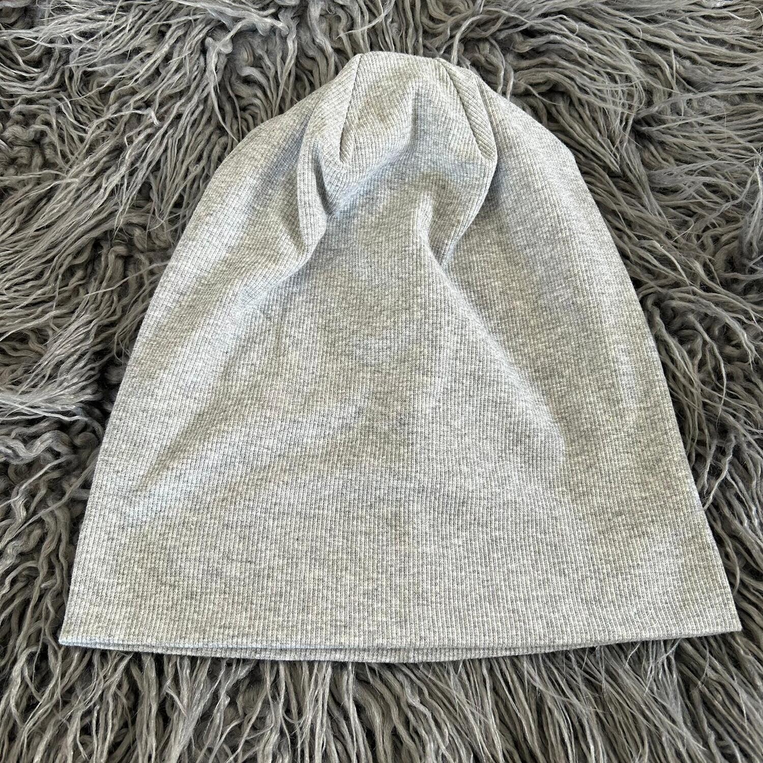 Light gray fine ribbed beanie