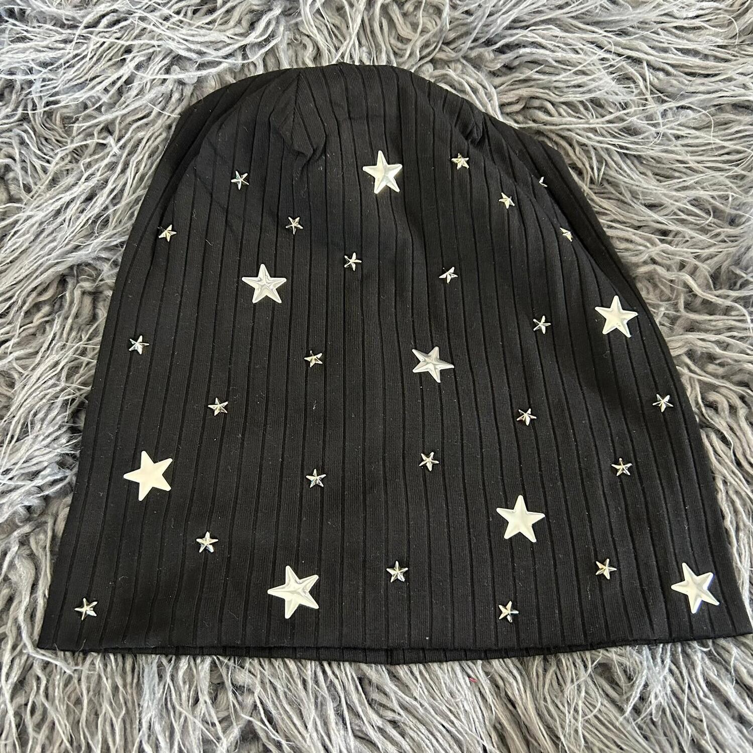 Black wide ribbed beanie w/small stars