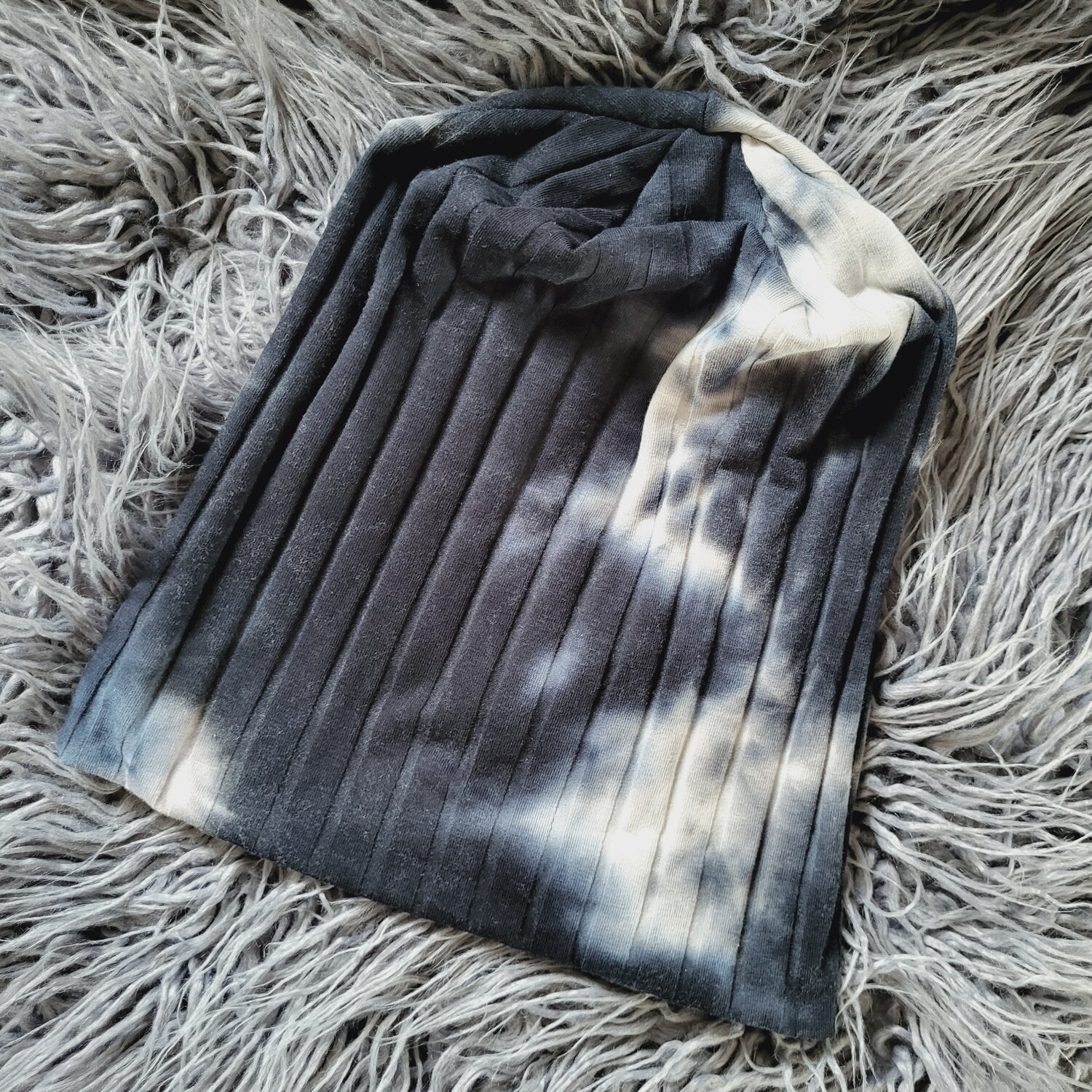 Black w/hint of blue tie dyed wide ribbed beanie