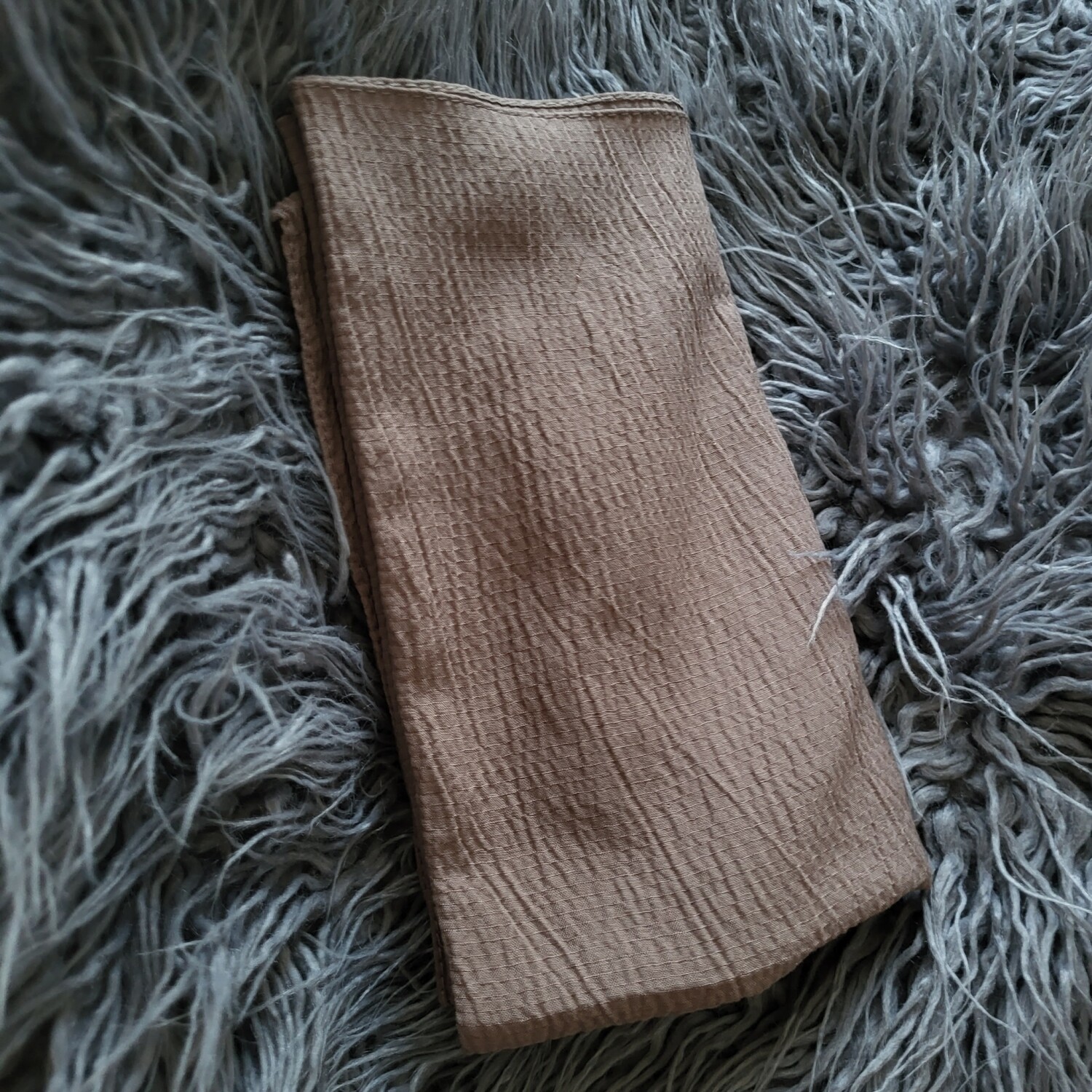 Medium brown textured solid tichel