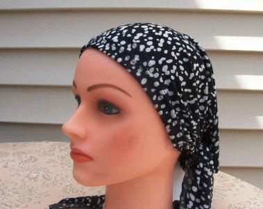 Black and white spotted pre tied tichel