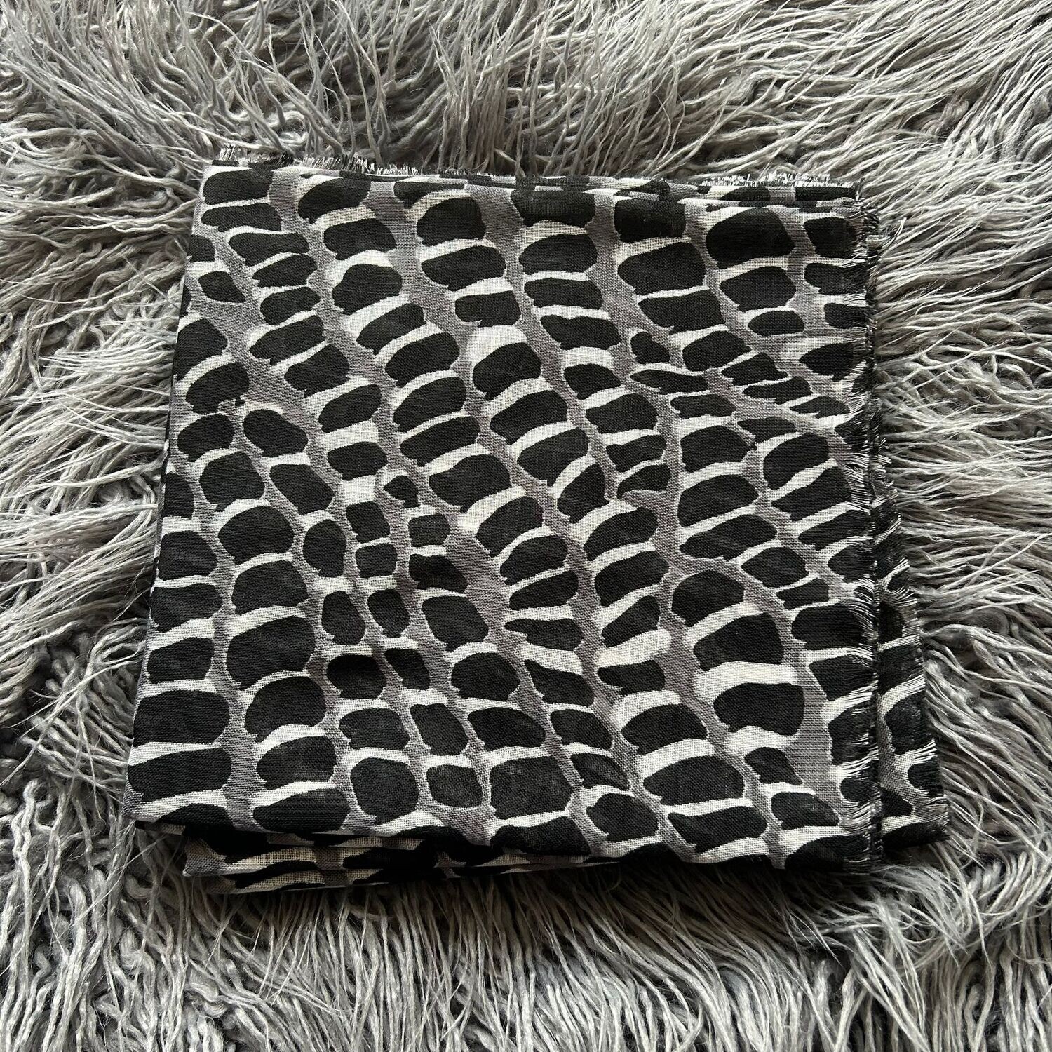 Black - wavy pattern soft fringes tichel