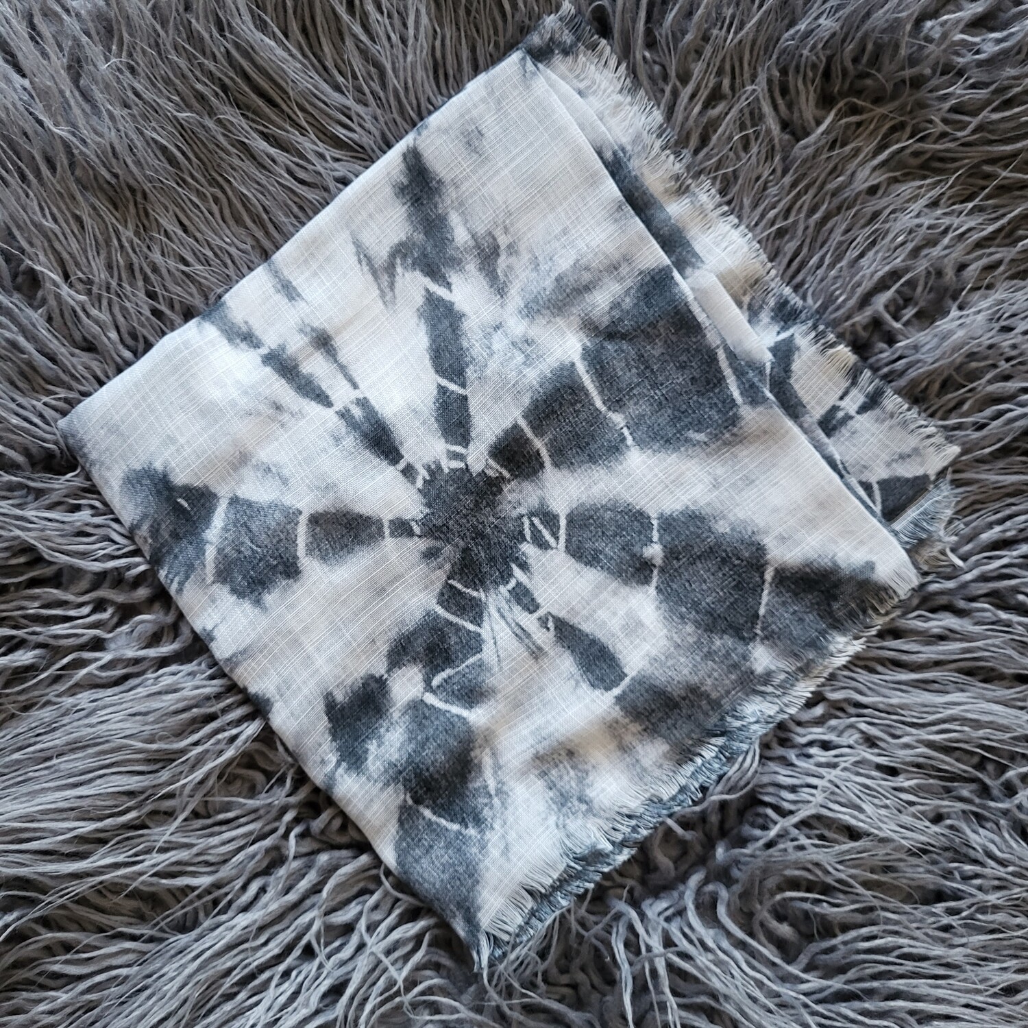 White/gray circular pattern tie dyed soft fringed tichel