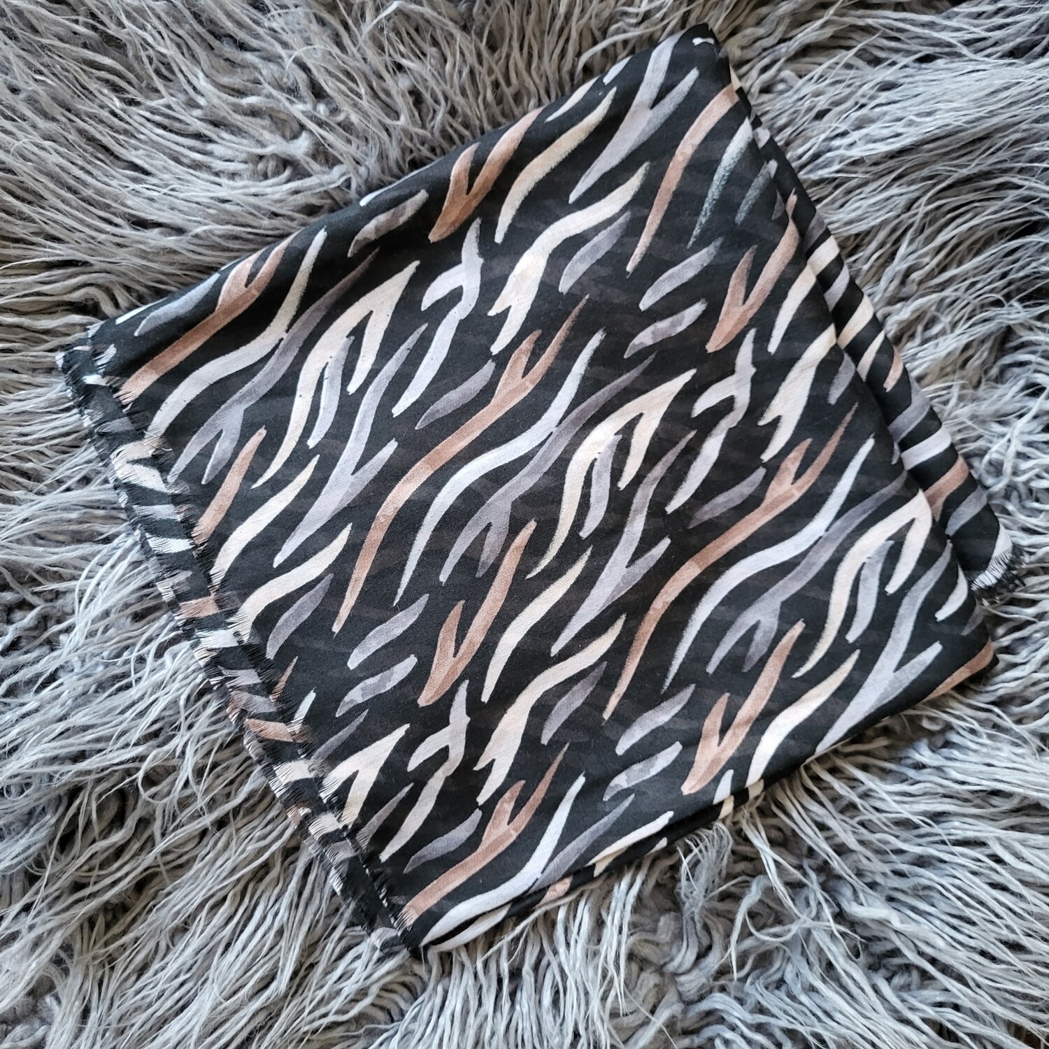Black - zebra patten soft fringes tichel