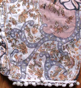 Pom pom snazzy tichel cream