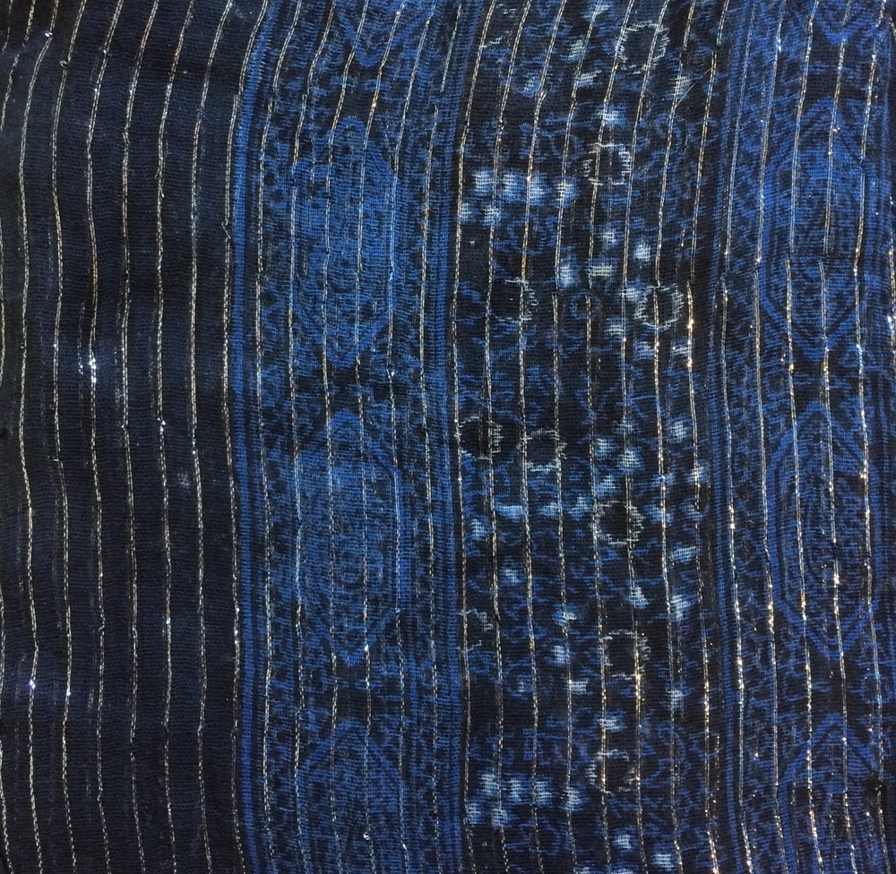 Black and blue lurex tichel with white flowers
