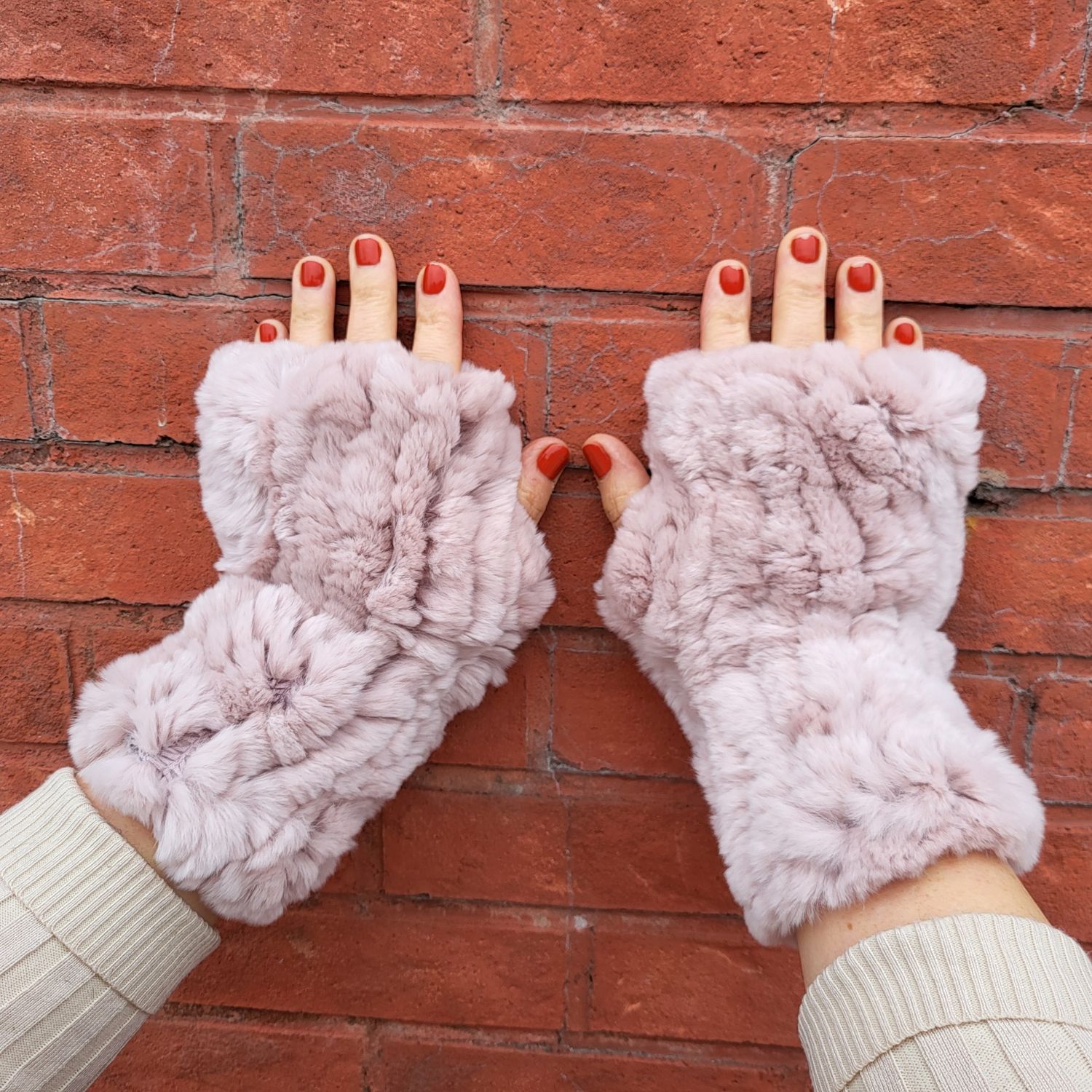 Gorgeous fur fingerless gloves